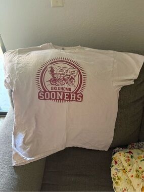 Oklahoma Sooners Graphic Tee - White with Crimson Logo